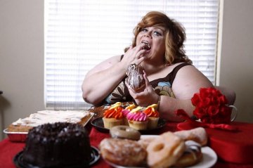 美恋食癖女子狂爱甜食 体重400斤
