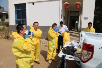 中国CDC驻塞前方工作组组织开展工作环境消杀活动