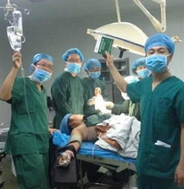过渡解读“手术台自拍照”无助医患关系弥合