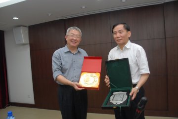 上海市三级医院院长代表团莅临附属一院参观访问