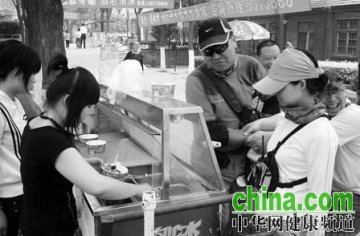 疑用“工业冰”为原料 南昌8家问题刨冰店被查处