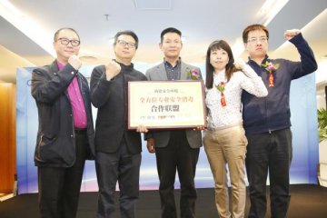 抗击埃博拉 创造安全卫生还境