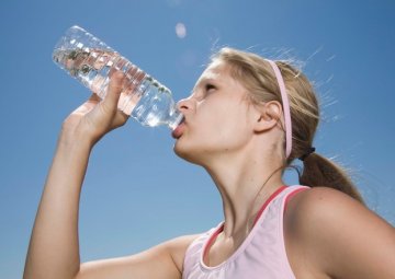 世界水日策划：喝水不当也致癌
