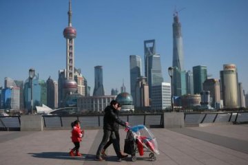 全国人大代表贺优琳五提全面放开二孩建议：“越晚越被动”