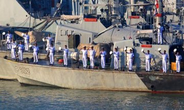 中国“和平方舟”号医院船圆满完成海外医疗任务