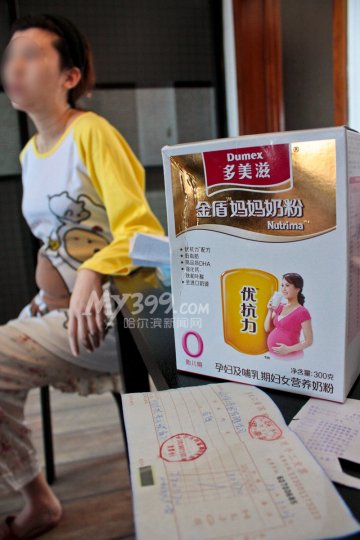多美滋金盾妈妈奶粉被曝惊现疑似蟑螂干尸