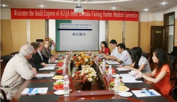 澳大利亚高等教育质量评估专家团对我校中澳合作培养