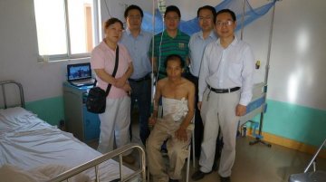 抢救同胞生命 彰显医技水平