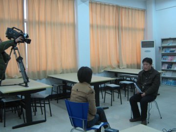 江苏教育电视台专访我校外国语学院王银泉教授