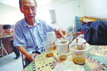 “中国尿协”香港成立：喝尿22年80岁人30岁骨