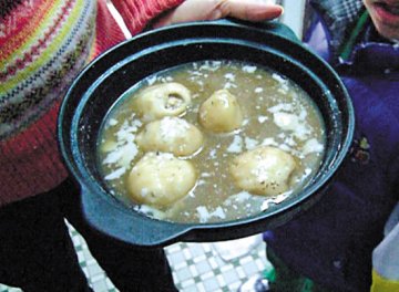 思念汤圆被曝煮出疑似石蜡物质：食用后呕吐