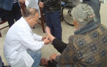 合肥二院赴肥东梁园义诊200名老人接受服务