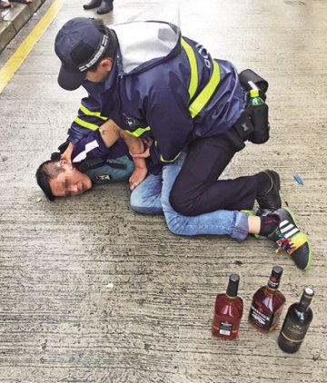 疑毒瘾起超市偷嘢 警民联手擒偷酒贼