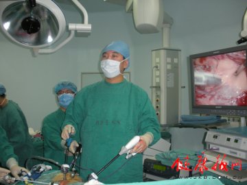 北京朝阳医院成功完成全国首例全腹腔镜肾癌根治并下腔静脉瘤栓取出术