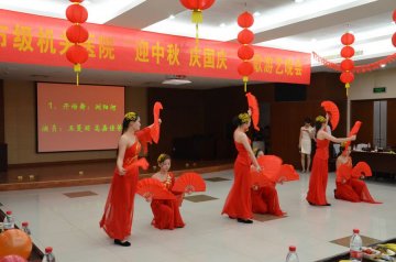 市级机关医院举办“迎中秋庆国庆”诗歌游艺晚会