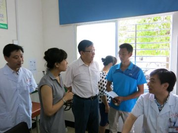 基层卫生司开展带媒体下基层活动 宣传国家基本公共卫生服务项目实施成效
