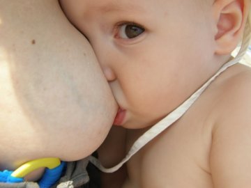 让人动容的母乳喂养温馨时刻