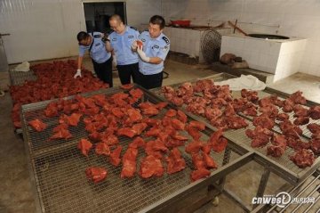 西安警方截获17吨假牛肉