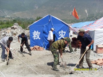 茂县队员建设帐蓬实验室