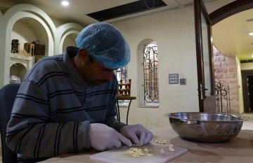 约旦油厂生产实录橄榄油是怎样炼成的