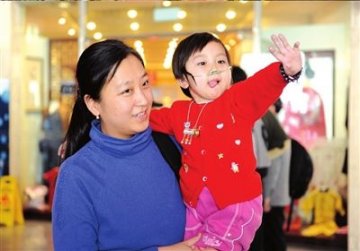 女童患病需吸氧维生续：在美国去世捐心脏
