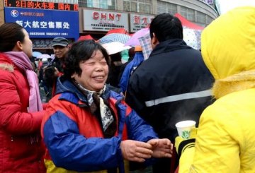 六旬轻度偏瘫父亲捐肾救子 手术前减肥20斤