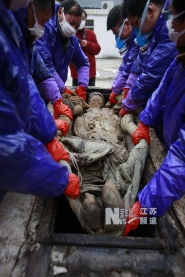 江苏泰州发现明代不腐女尸 睫毛等清晰可见