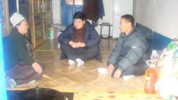市食品药品监督管理局节前走访慰问结对困难户