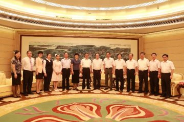 徐克成先进事迹报告会暨全国卫生计生系统先进典型事迹巡回报告启动仪式在广州举行
