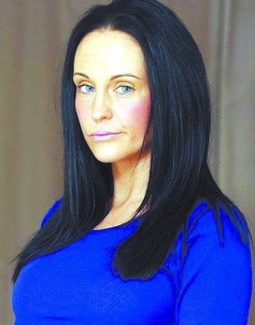 英国母亲隆胸感染 填充物毒死腹中胎儿
