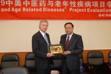 王国强会见奥地利卫生部副部长施罗格