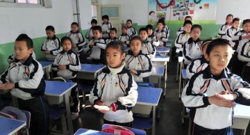 雾霾来袭 河北一小学独创“防霾”武术健身操