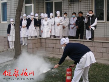 北京胸科医院结核科病房举行灭火演练