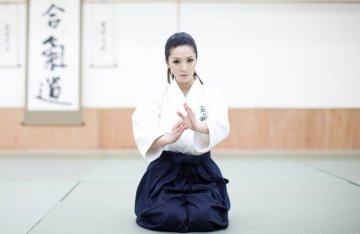 清丽美女挑战合气道 大显性感丰腴身姿