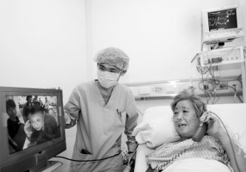 可视对讲探视亮相重症监护病房