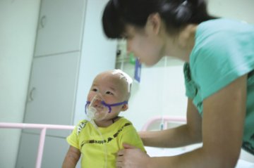 2岁男孩遭遇罕见病魔 发烧一年半，花了14万才确诊