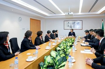 谭俊荣会见澳门中葡护士会一行