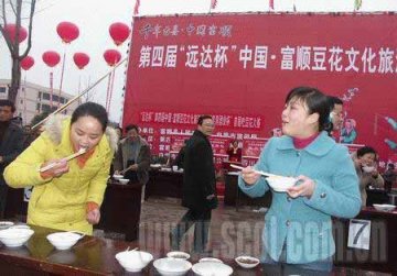 吃豆花大赛 冠军7分钟就吞12碗图