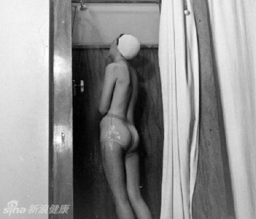 探秘国外最神秘恐怖的少女药浴