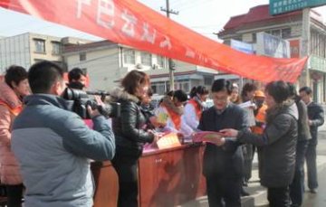 山东省平邑县：“巾帼志愿艾防宣传”在行动