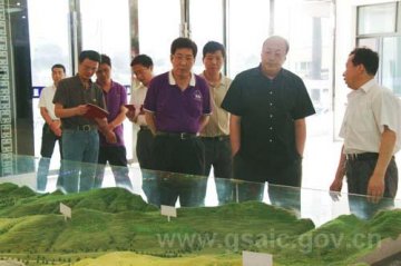 天狮集团在陇西考察中药材发展情况
