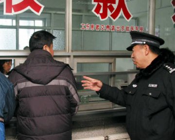 农民工闯入医院怒打欠薪包工头