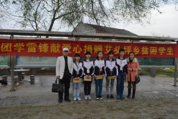 学雷锋怀仁二千员工在行动 献爱心“仁爱”传递暖万家