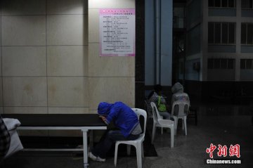 云南鲁甸震区：疲惫的医生和志愿者