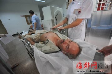 6旬老人摔倒半小时无人扶 被诊断脑内出血