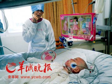 7岁女童遭父亲用开水淋烫续：其父疑与女友串供