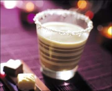 奶茶无“奶” 街头自制奶茶多含反式脂肪酸