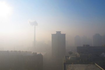 北京大雾致空气污染物超标