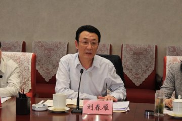 市委副书记刘春雁主持召开药品“三统一”工作座谈会