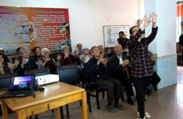 柳州市按摩医院走进市胜利干休所开展“最是夕阳红 老年人心理健康辅导”主题活动